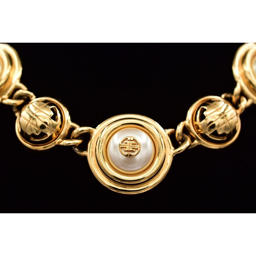 Givenchy Vintage Runway Logo Pearl Necklace Gold Medallion Statement 1980s BinBH - Picture 2 of 12